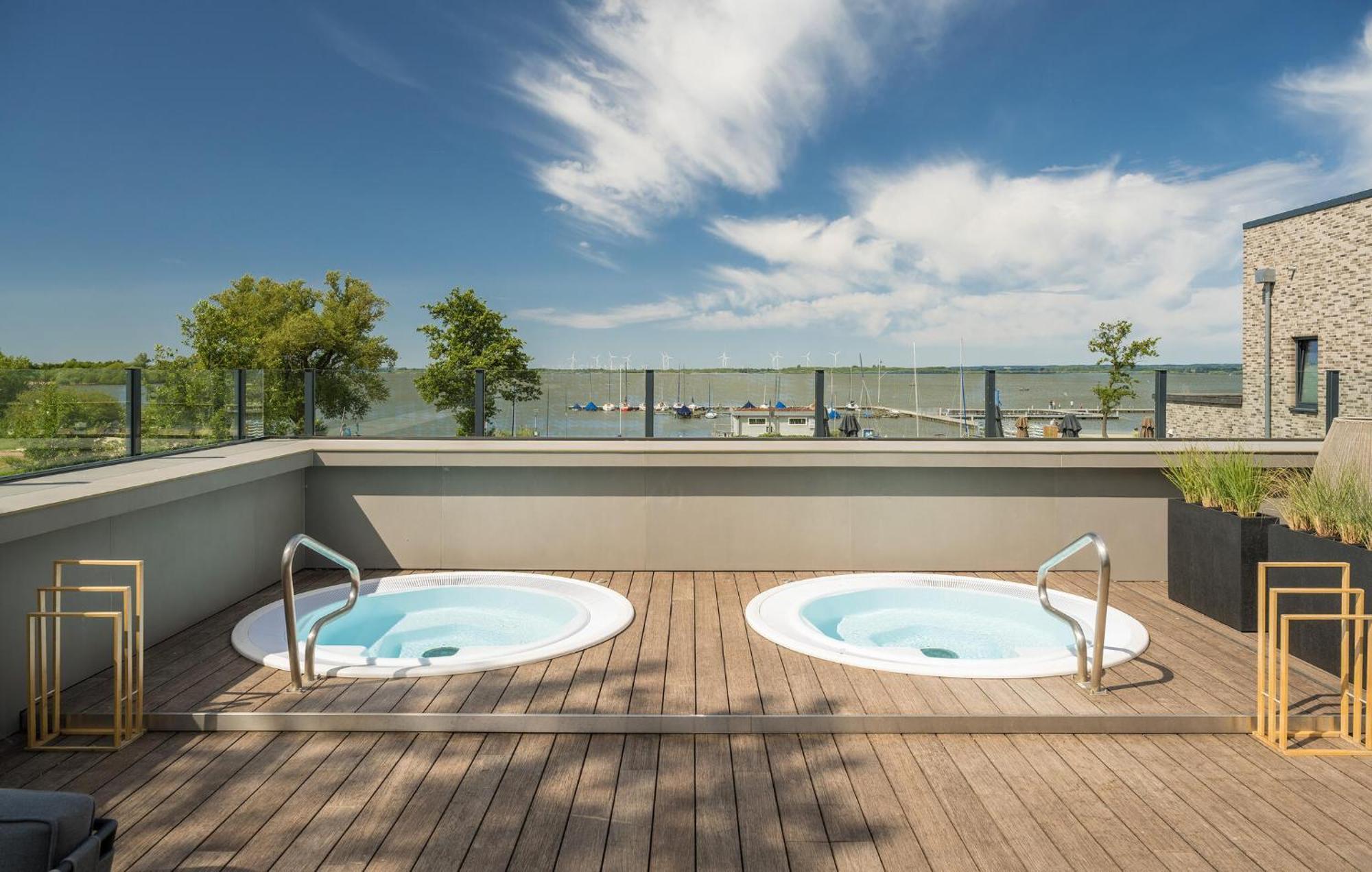 2 Bedroom Beach Front Home In Lembruch-Duemmer See Exterior foto